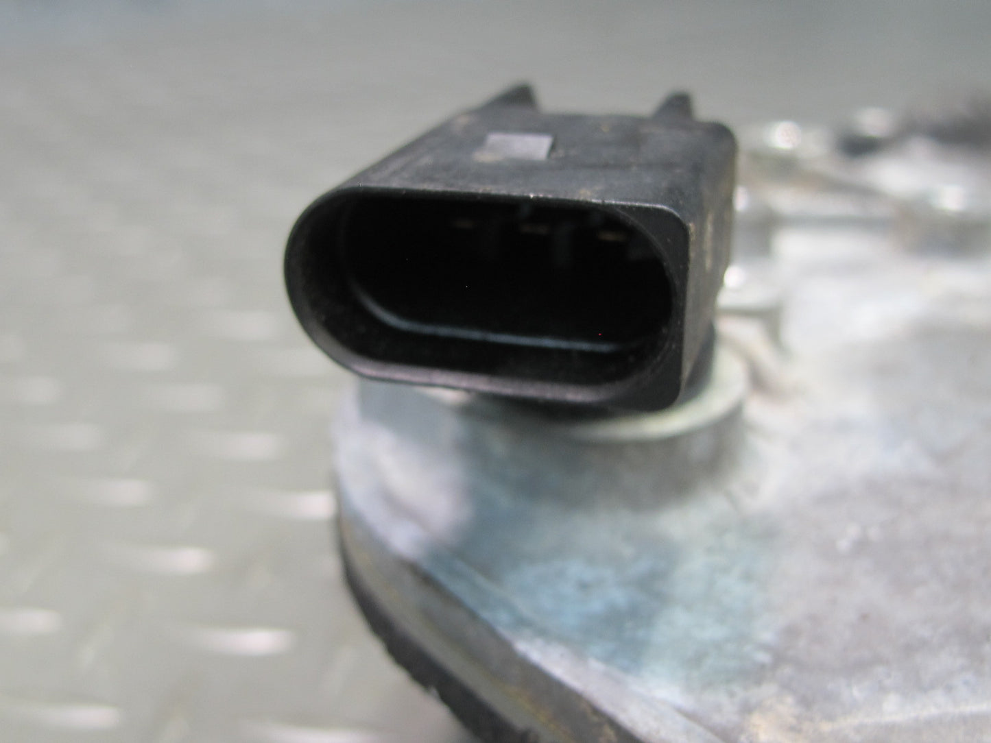 99-00 VW Eurovan T4 2.8L Engine Motor Upper Timing Chain  Plate Cover OEM