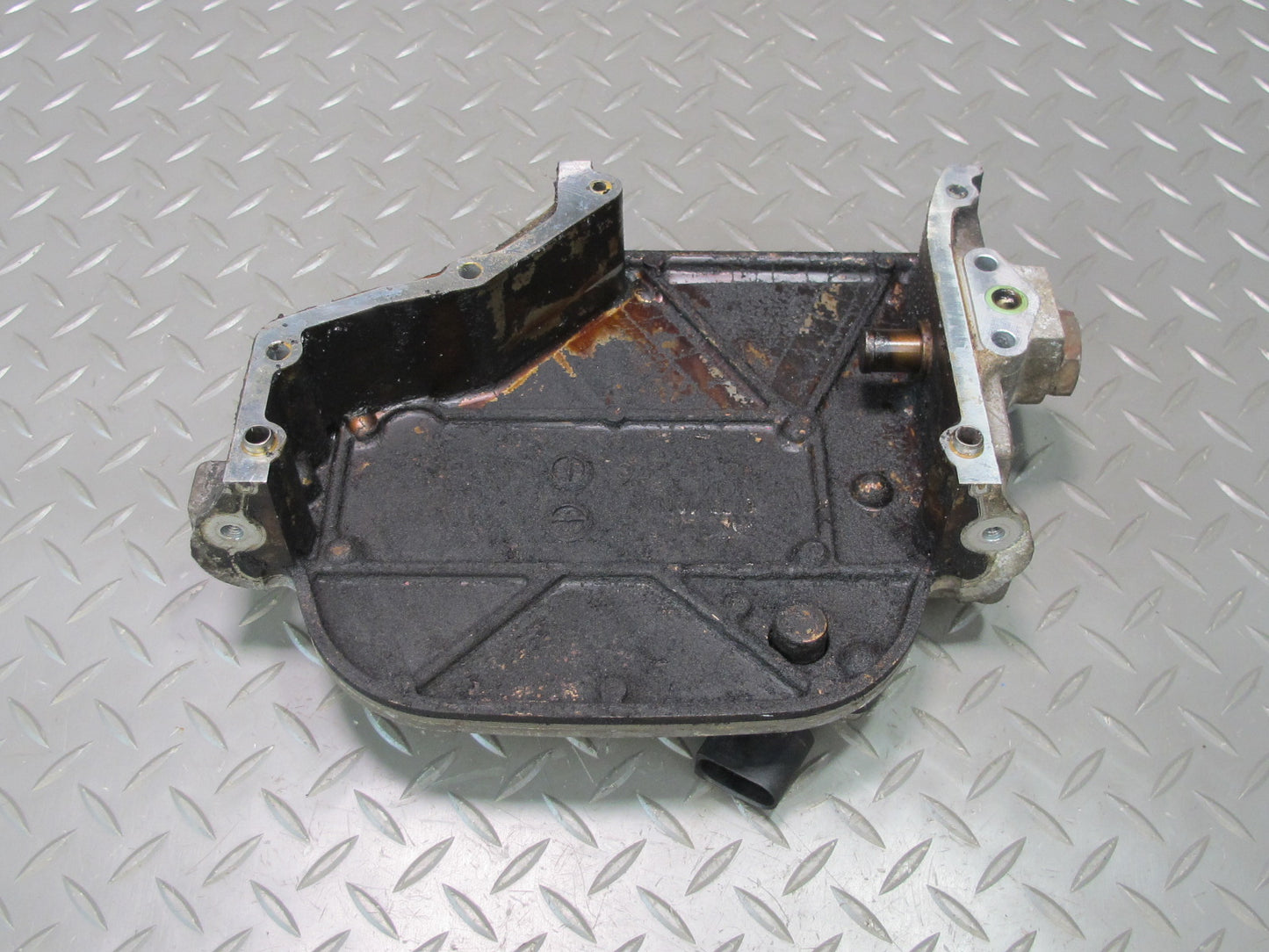 99-00 VW Eurovan T4 2.8L Engine Motor Upper Timing Chain  Plate Cover OEM