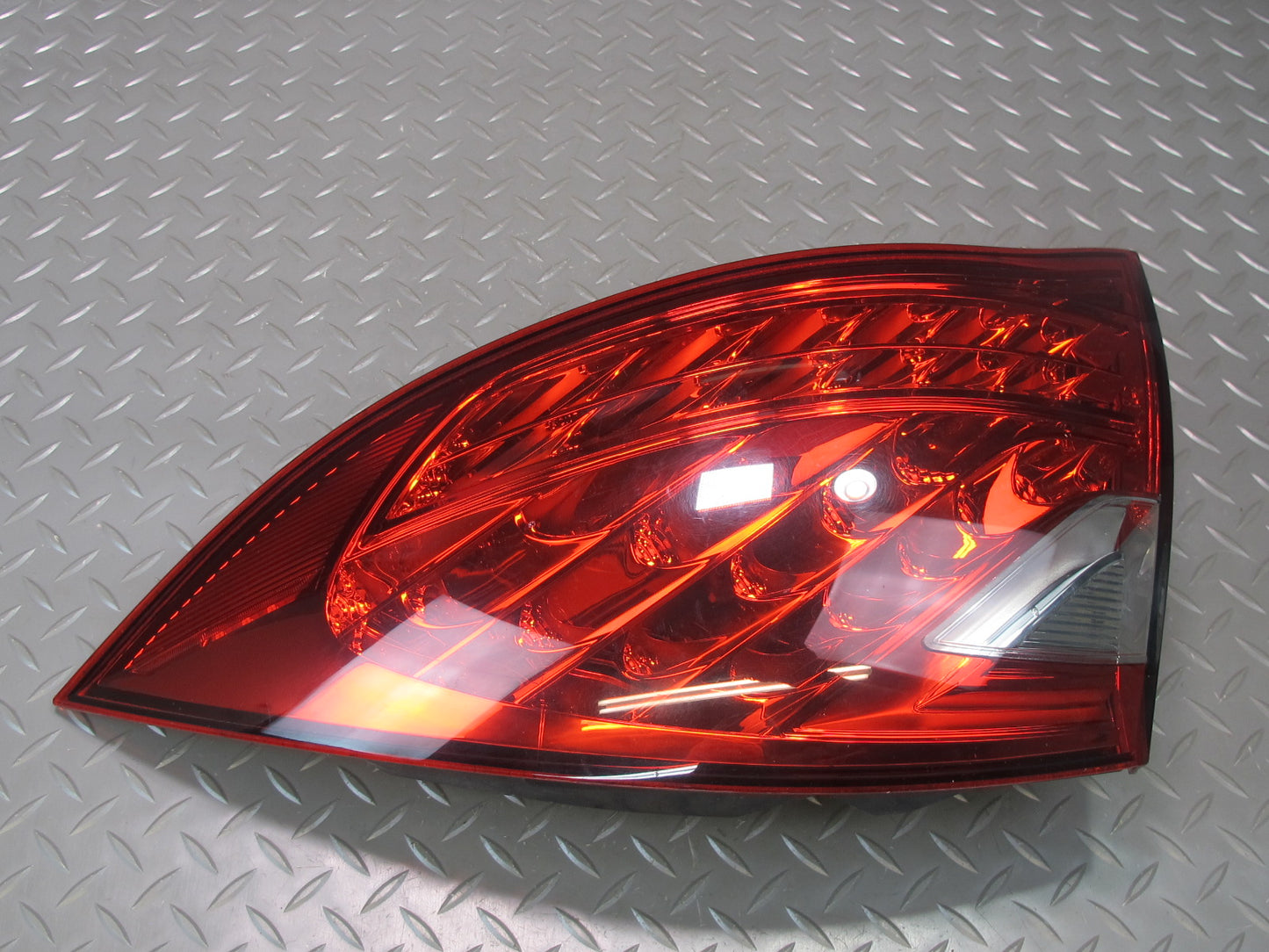 2011-2014 Porsche Cayenne 958 Rear Right Passenger Side Outer Tail Light Lamp