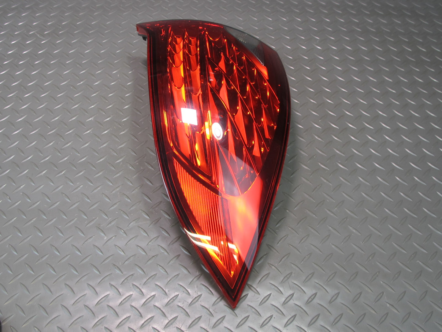 2011-2014 Porsche Cayenne 958 Rear Right Passenger Side Outer Tail Light Lamp