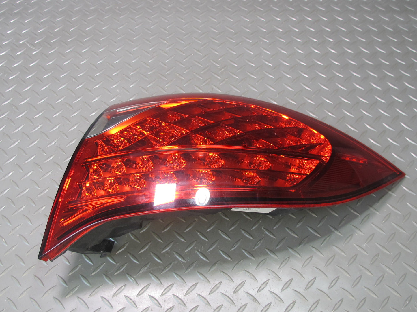 2011-2014 Porsche Cayenne 958 Rear Right Passenger Side Outer Tail Light Lamp