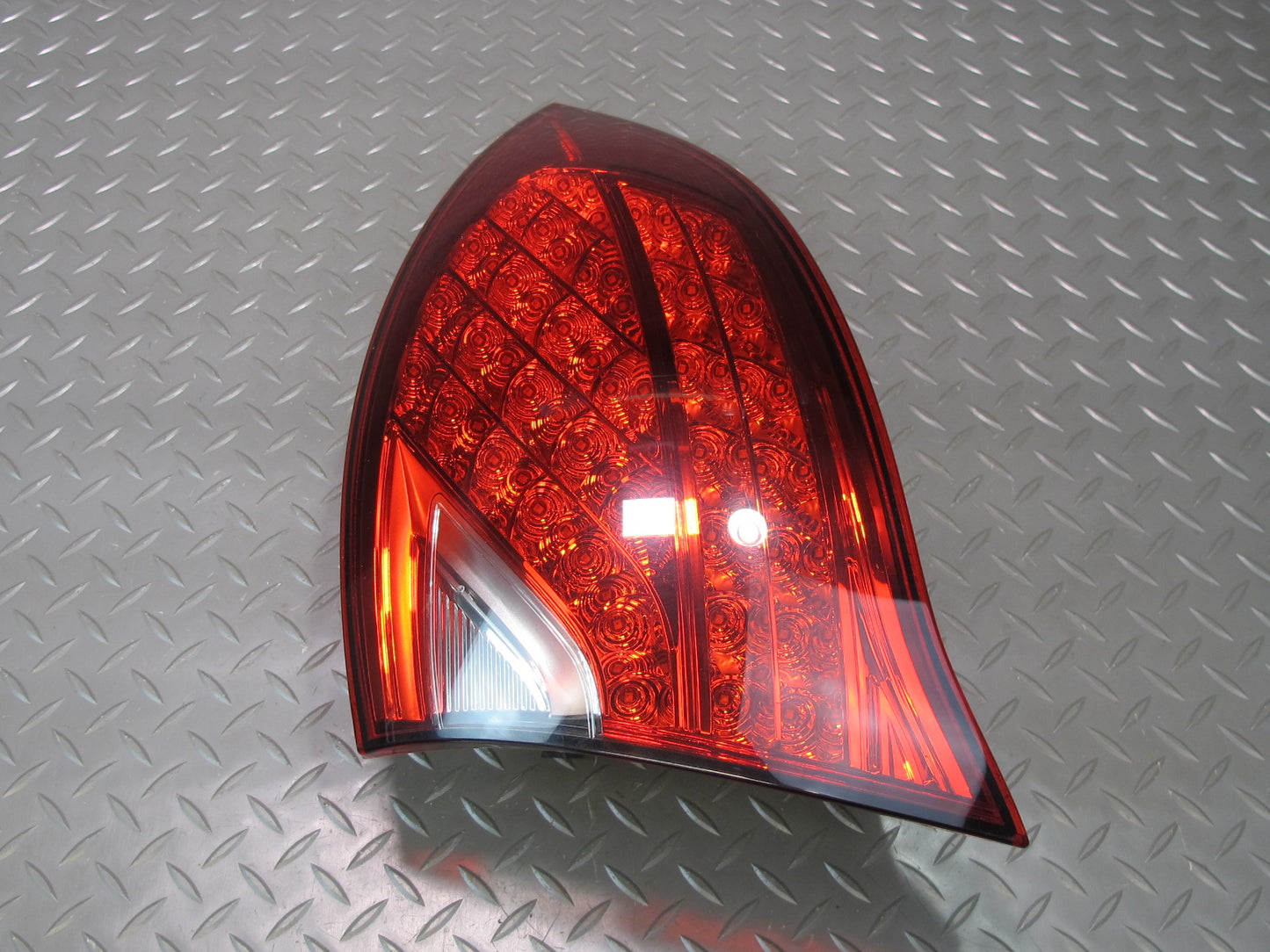 2011-2014 Porsche Cayenne 958 Rear Right Passenger Side Outer Tail Light Lamp