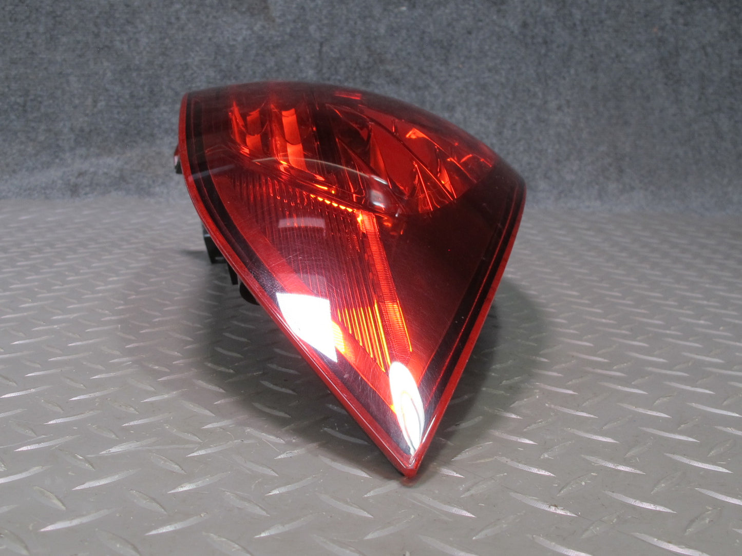 2011-2014 Porsche Cayenne 958 Rear Right Passenger Side Outer Tail Light Lamp