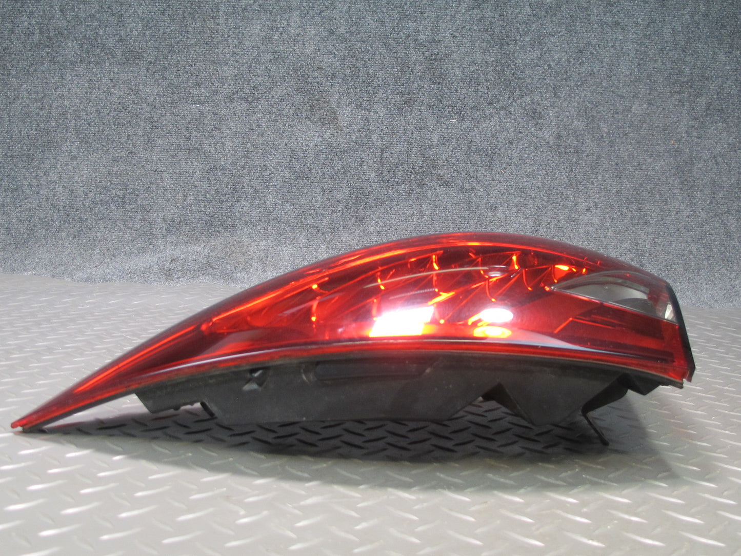 2011-2014 Porsche Cayenne 958 Rear Right Passenger Side Outer Tail Light Lamp