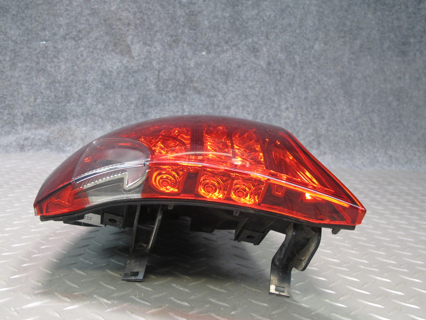 2011-2014 Porsche Cayenne 958 Rear Right Passenger Side Outer Tail Light Lamp
