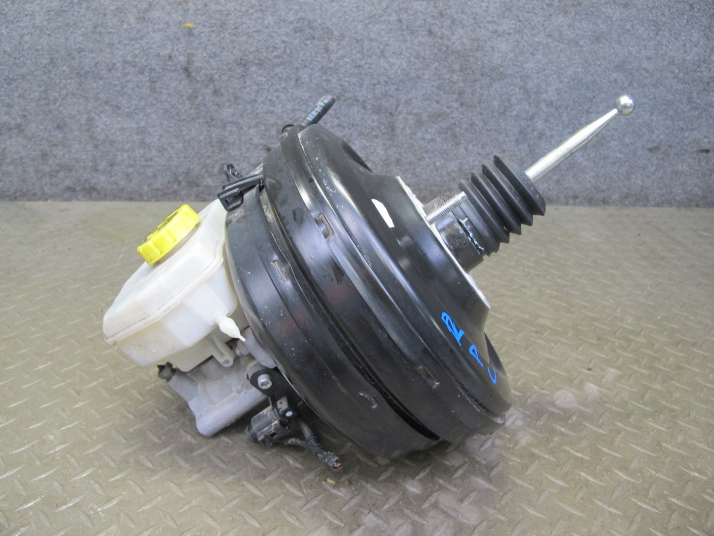 2011-2014 Porsche Cayenne S 958 Brake Booster W/ Master Cylinder & Reservoir