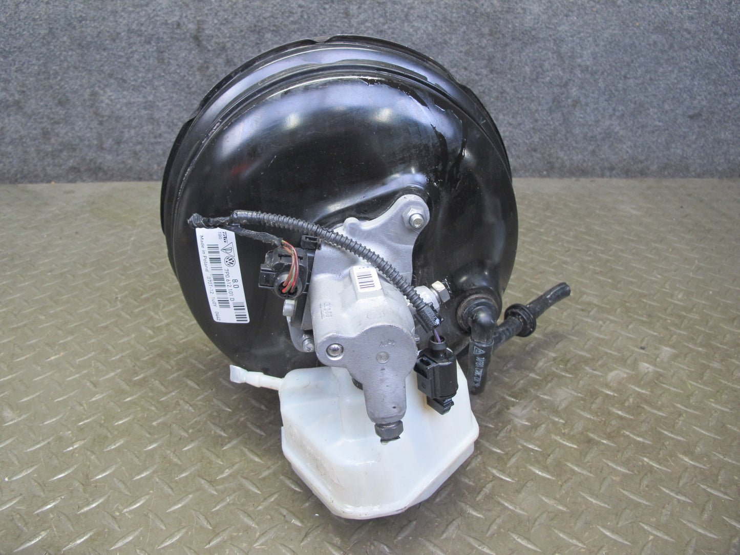 2011-2014 Porsche Cayenne S 958 Brake Booster W/ Master Cylinder & Reservoir