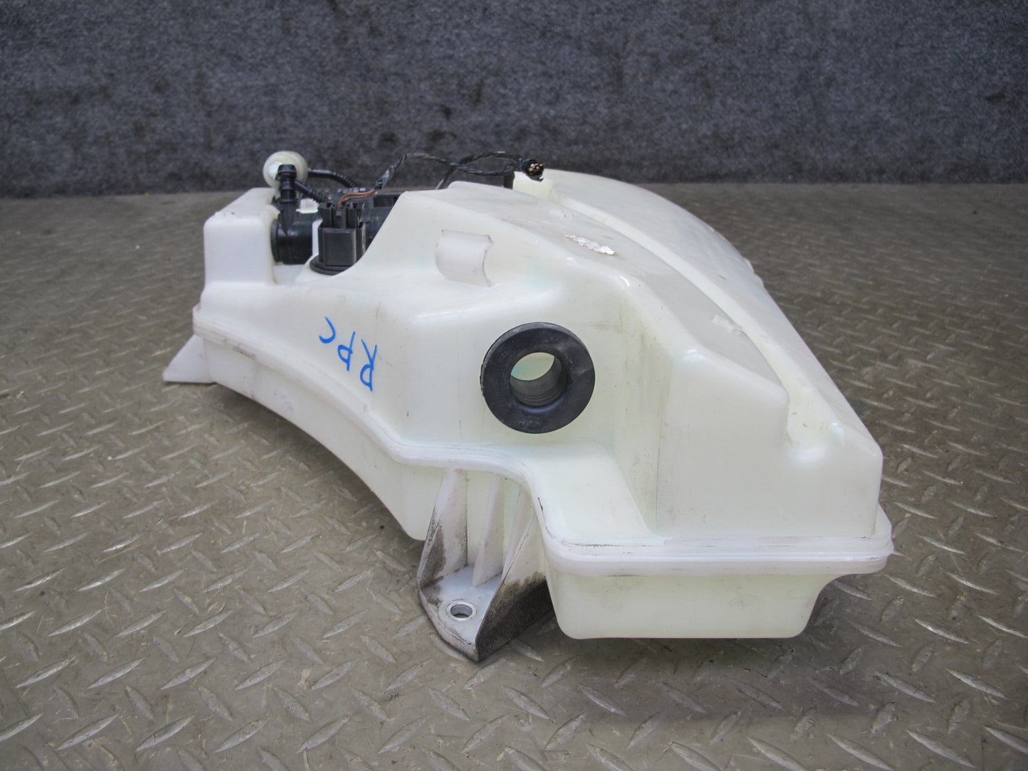 2011-2018 Porsche Cayenne 958 Windshield Washer Fluid Reservoir Tank W/ Pump