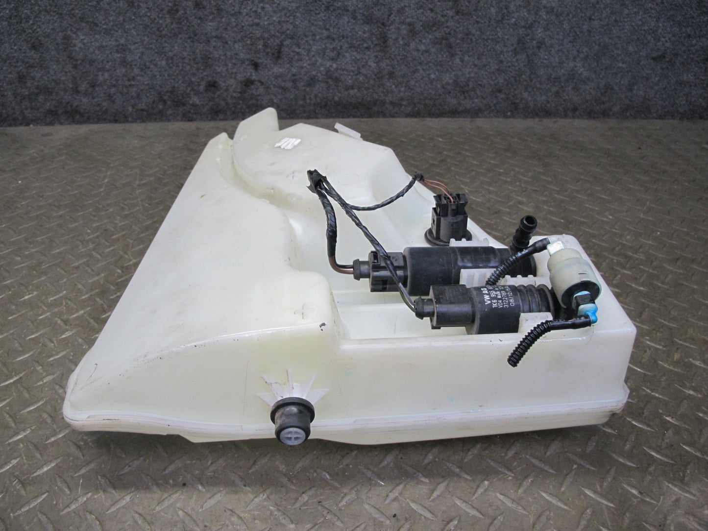 2011-2018 Porsche Cayenne 958 Windshield Washer Fluid Reservoir Tank W/ Pump