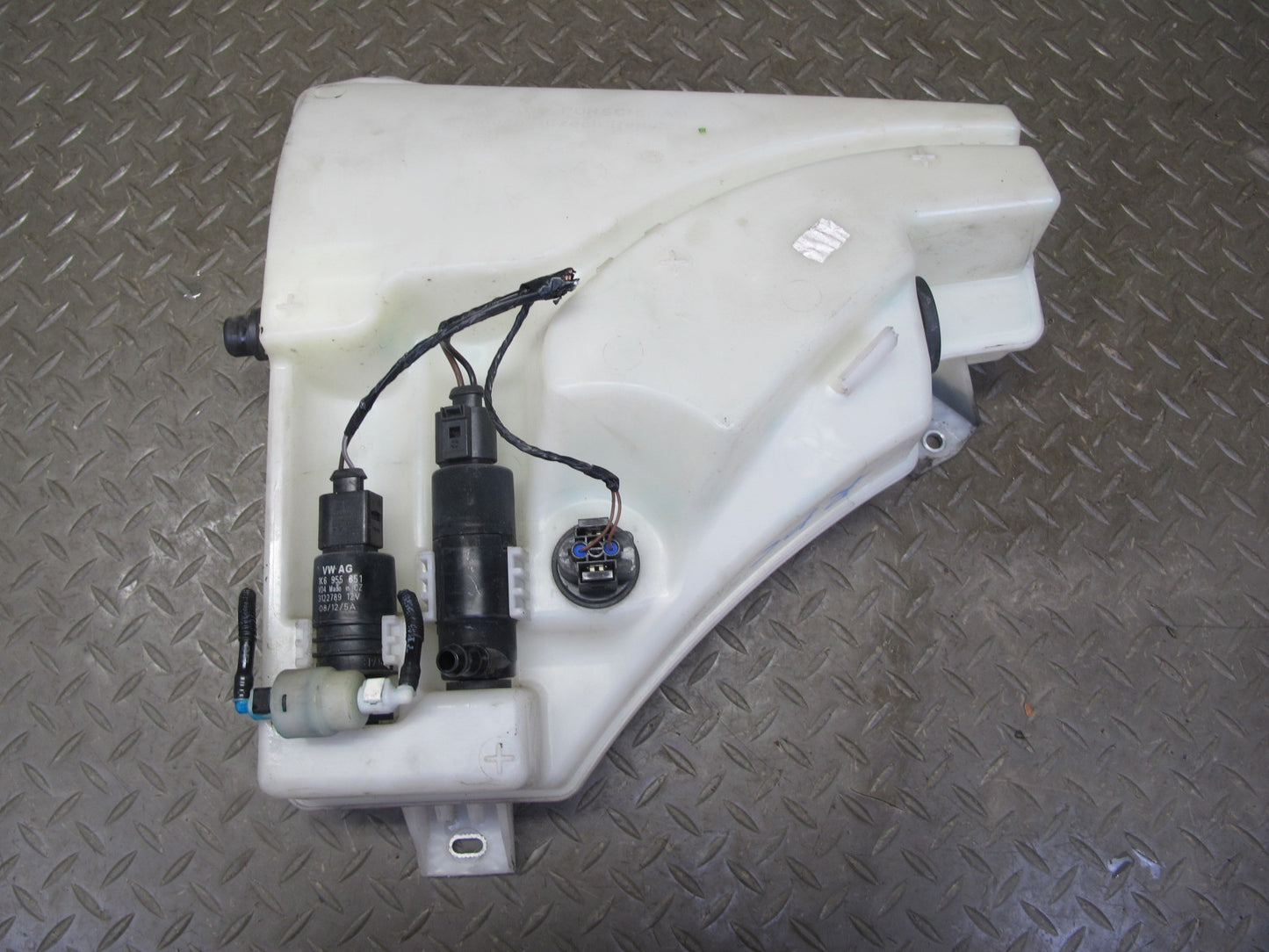 2011-2018 Porsche Cayenne 958 Windshield Washer Fluid Reservoir Tank W/ Pump