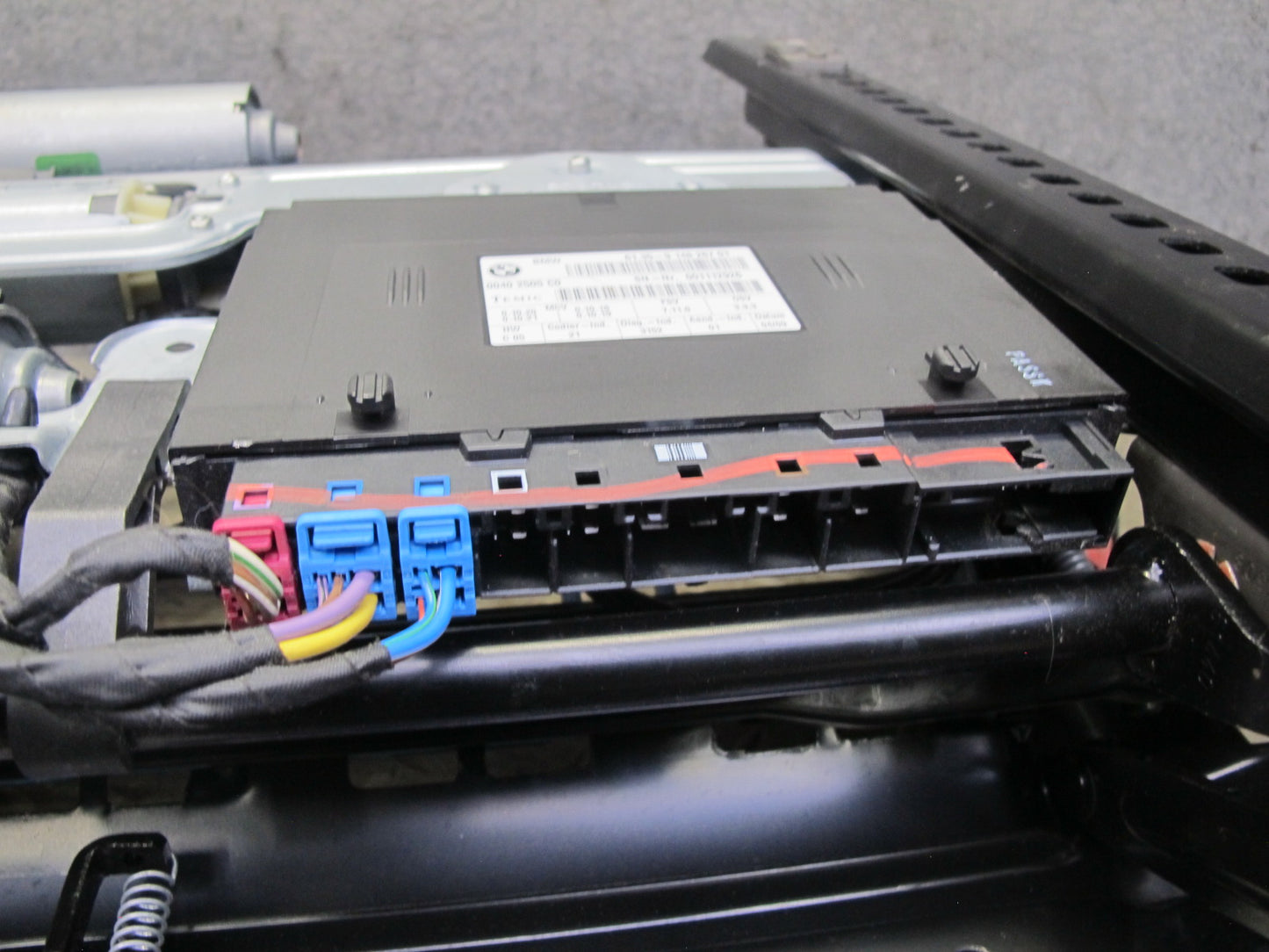 07-13 BMW E93 335i Conv Front Left Sport Seat Lower Frame Track Rail w Motor OEM