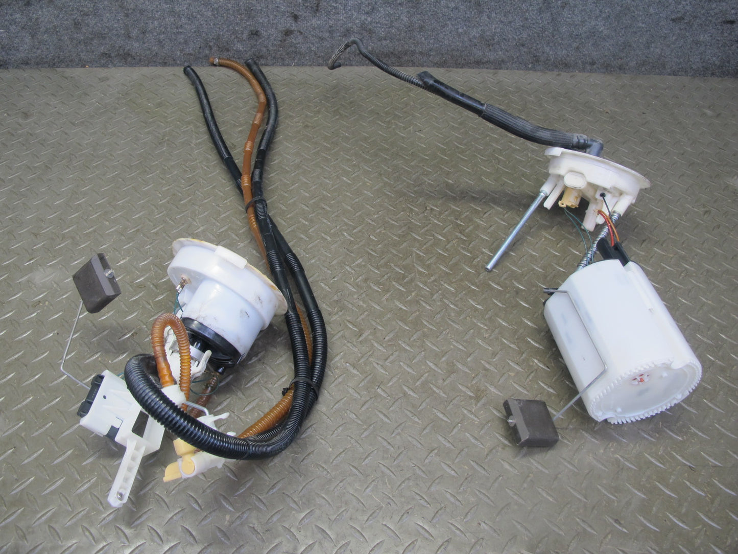 07-13 BMW E90 E92 E93 335i N54 Set of 2 Fuel Pump Level Sensor Sending Unit OEM