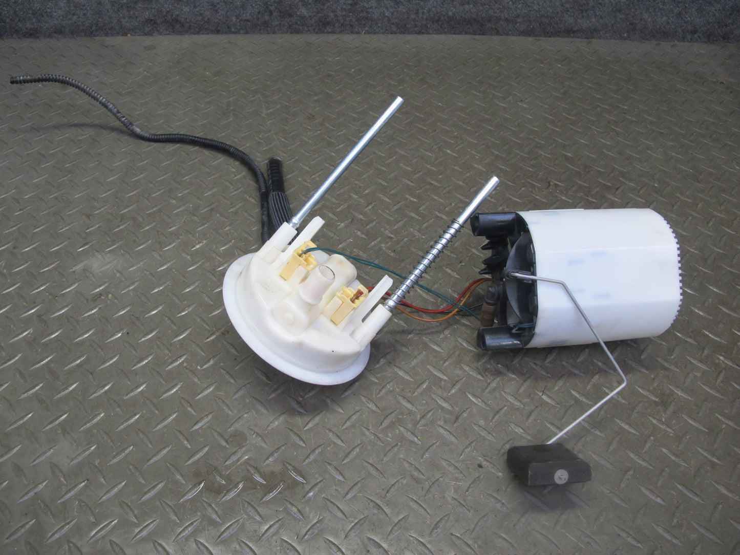 07-13 BMW E90 E92 E93 335i N54 Set of 2 Fuel Pump Level Sensor Sending Unit OEM