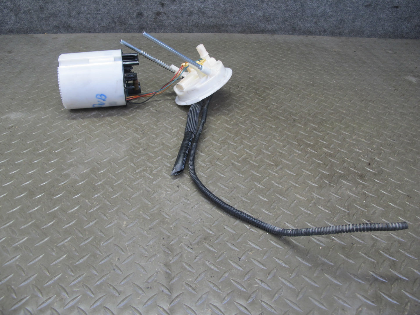 07-13 BMW E90 E92 E93 335i N54 Set of 2 Fuel Pump Level Sensor Sending Unit OEM