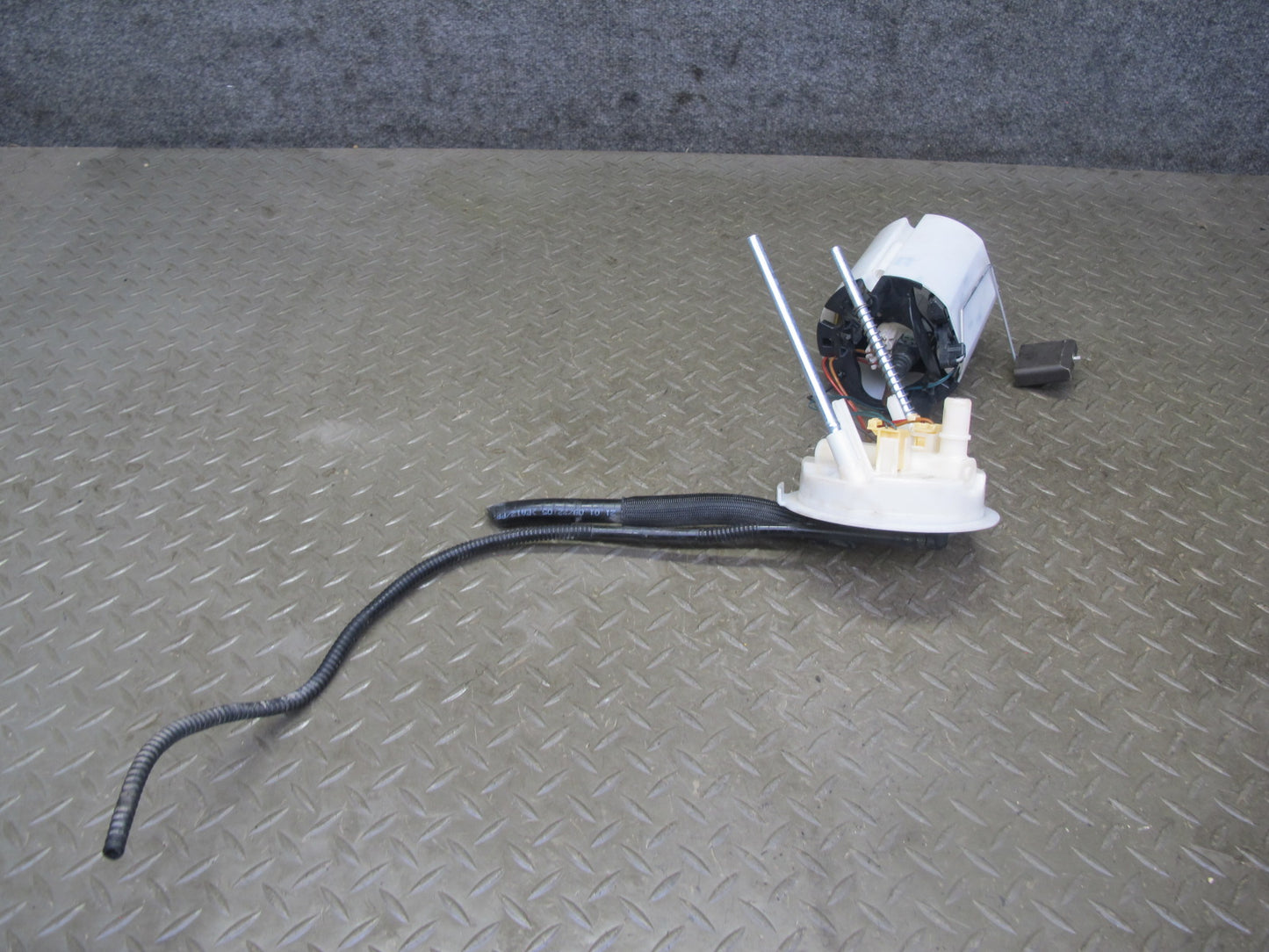 07-13 BMW E90 E92 E93 335i N54 Set of 2 Fuel Pump Level Sensor Sending Unit OEM