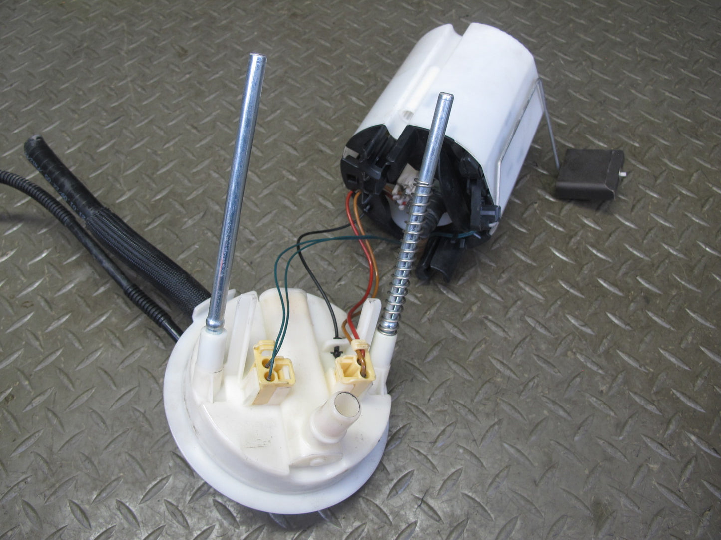 07-13 BMW E90 E92 E93 335i N54 Set of 2 Fuel Pump Level Sensor Sending Unit OEM