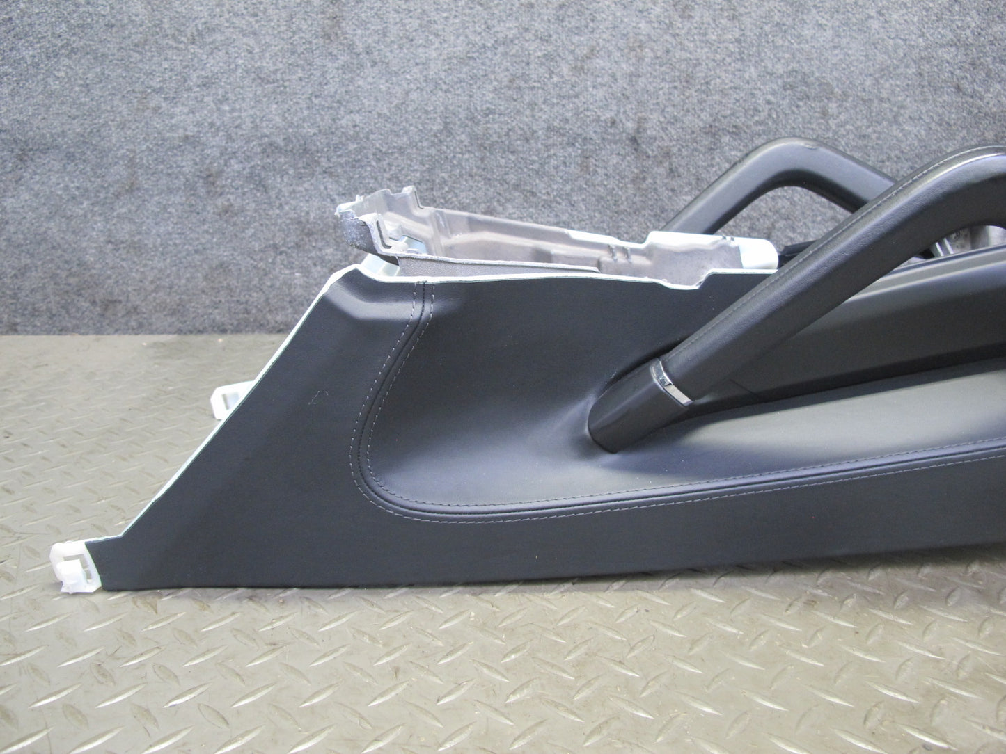 2011-2018 Porsche Cayenne 958 Front Dash Center Console Frame Panel Assembly