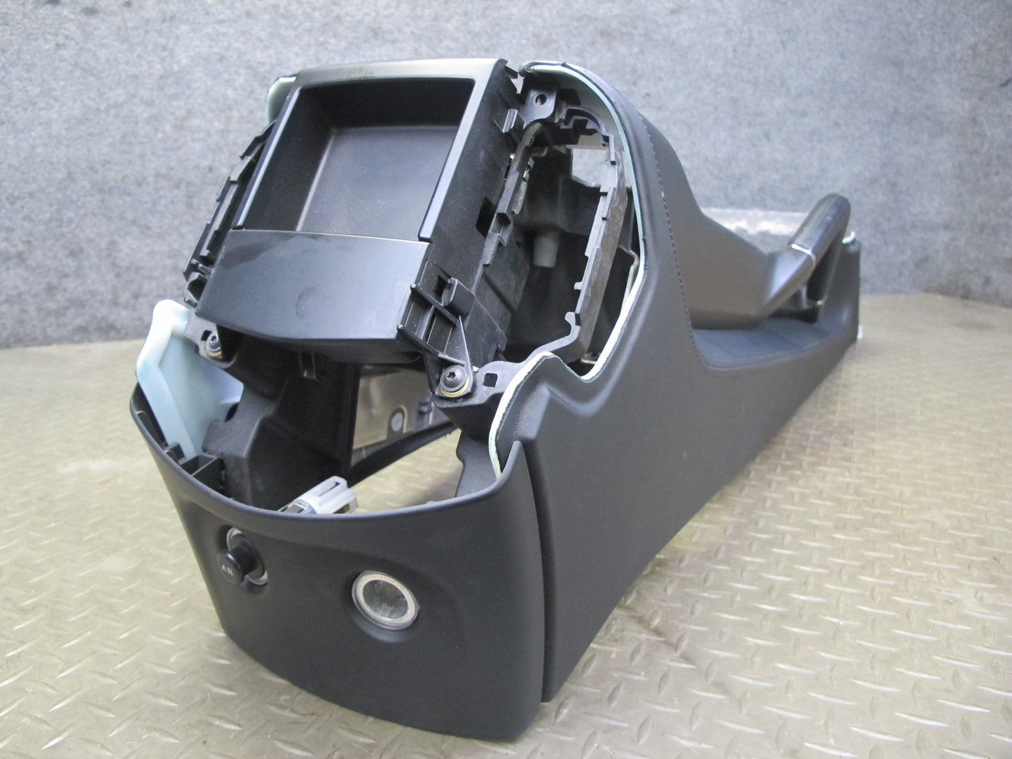 2011-2018 Porsche Cayenne 958 Front Dash Center Console Frame Panel Assembly