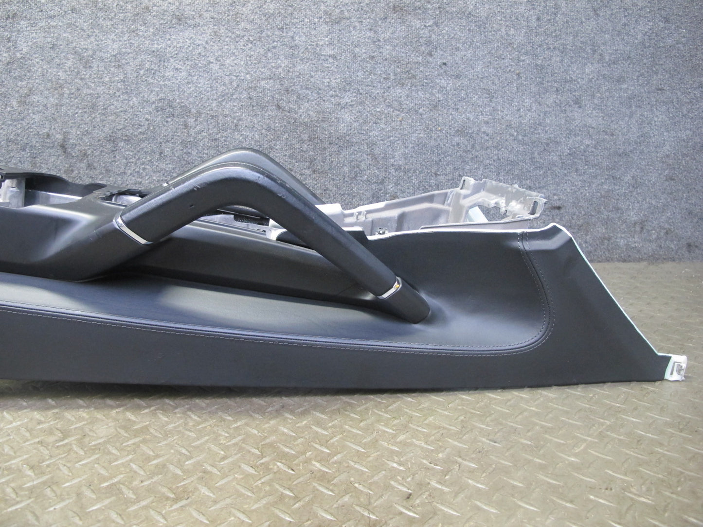 2011-2018 Porsche Cayenne 958 Front Dash Center Console Frame Panel Assembly