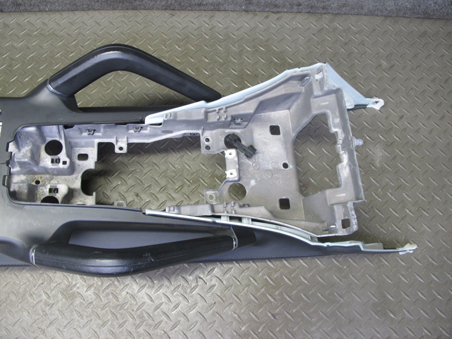 2011-2018 Porsche Cayenne 958 Front Dash Center Console Frame Panel Assembly