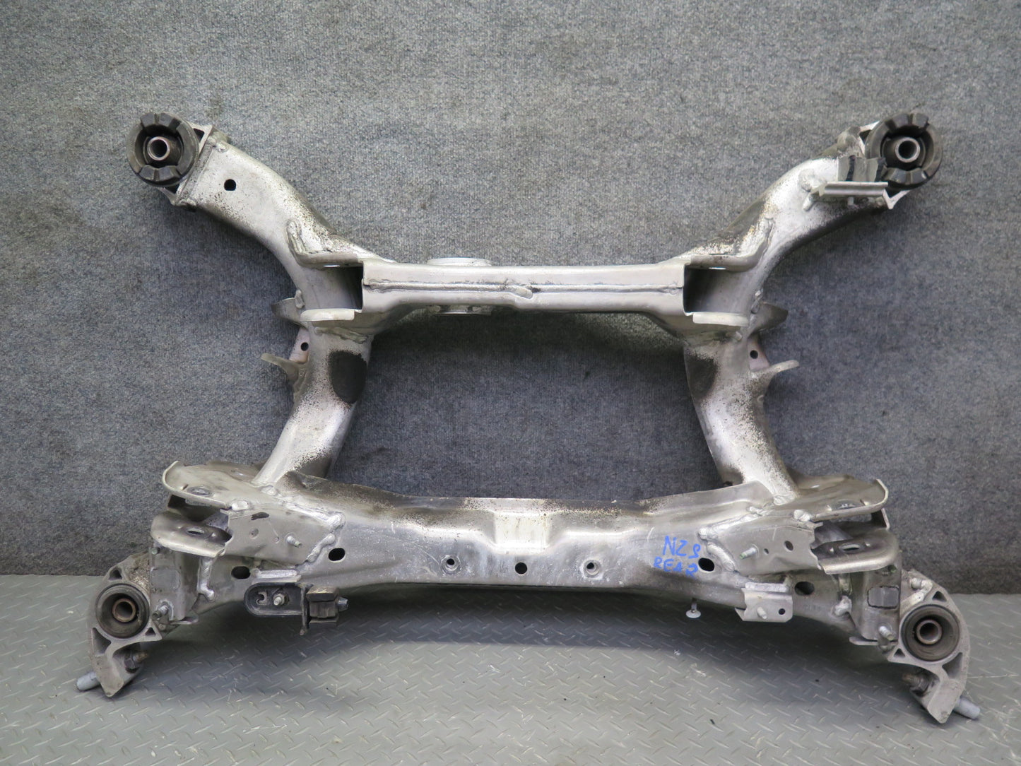 04-06 Nissan Z33 350Z Conv Rear Suspension Subframe Crossmember Carrier 68K OEM