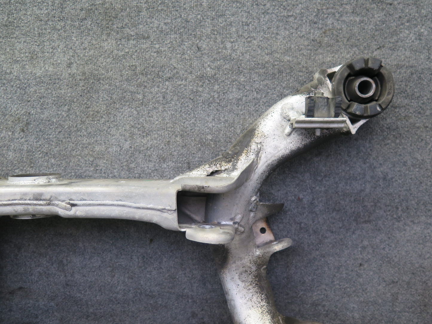 04-06 Nissan Z33 350Z Conv Rear Suspension Subframe Crossmember Carrier 68K OEM