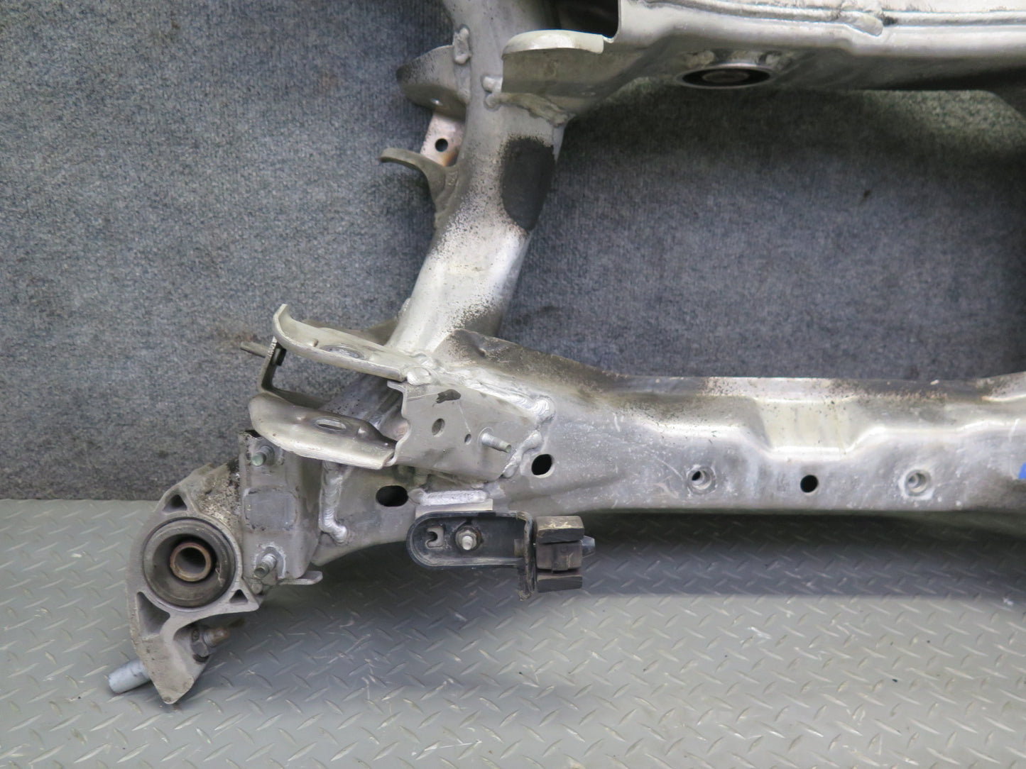 04-06 Nissan Z33 350Z Conv Rear Suspension Subframe Crossmember Carrier 68K OEM