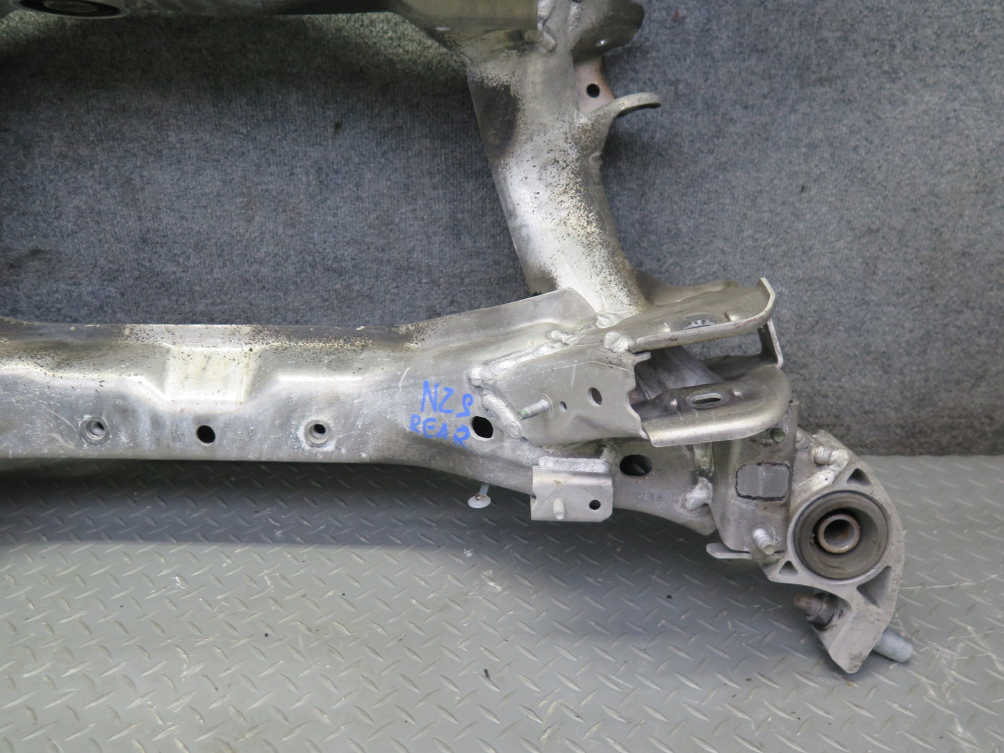 04-06 Nissan Z33 350Z Conv Rear Suspension Subframe Crossmember Carrier 68K OEM