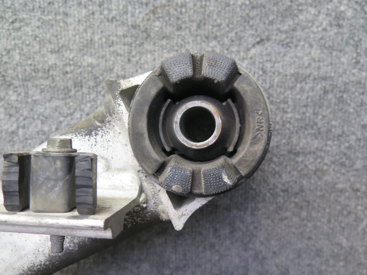 04-06 Nissan Z33 350Z Conv Rear Suspension Subframe Crossmember Carrier 68K OEM