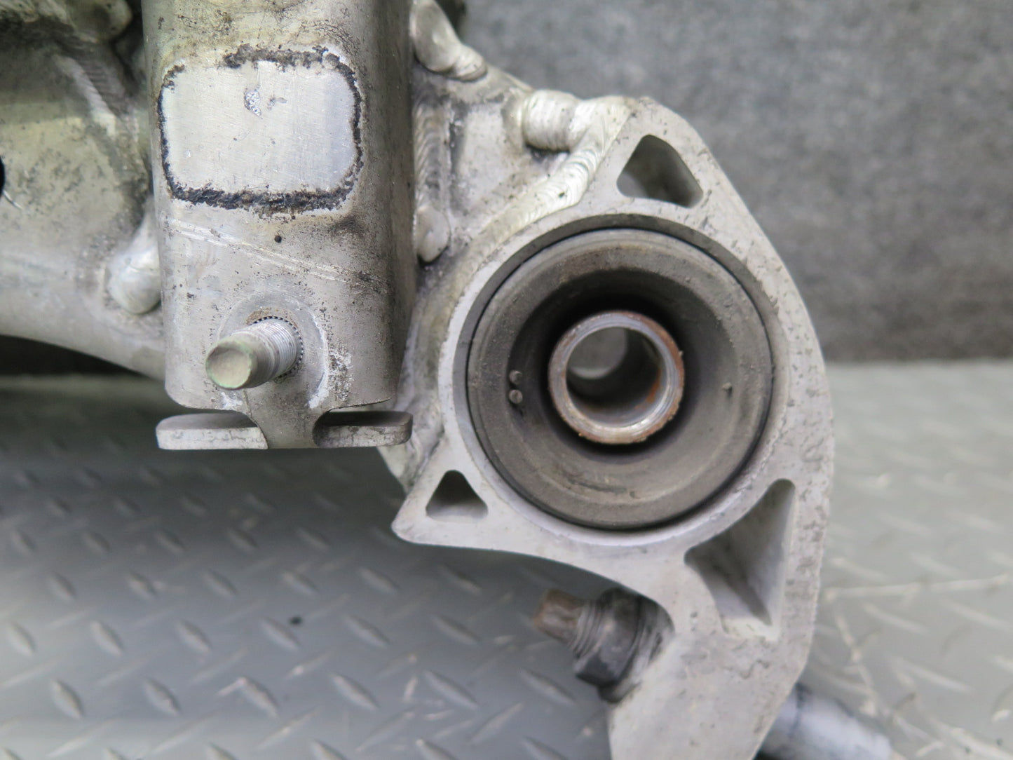 04-06 Nissan Z33 350Z Conv Rear Suspension Subframe Crossmember Carrier 68K OEM