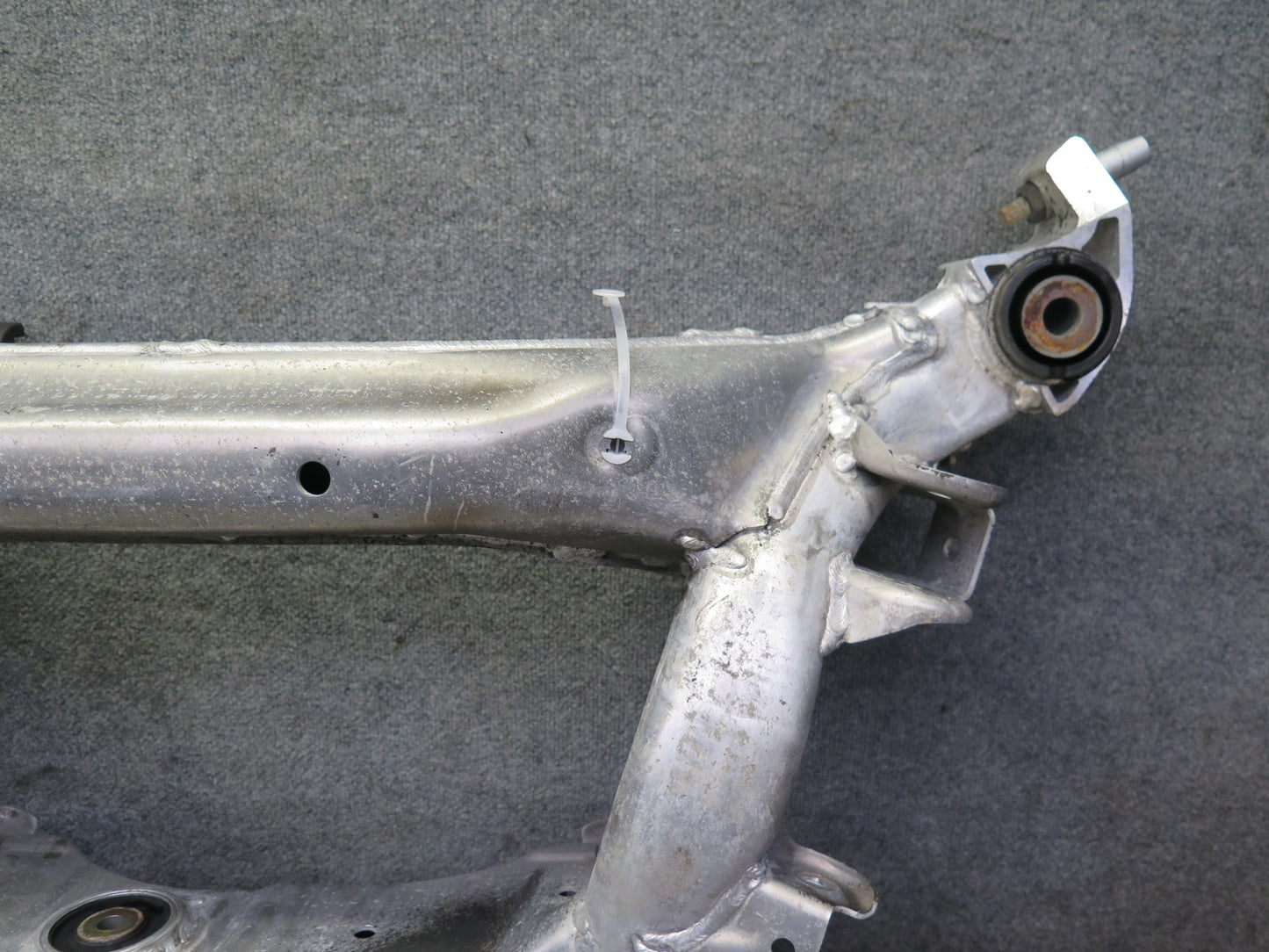 04-06 Nissan Z33 350Z Conv Rear Suspension Subframe Crossmember Carrier 68K OEM