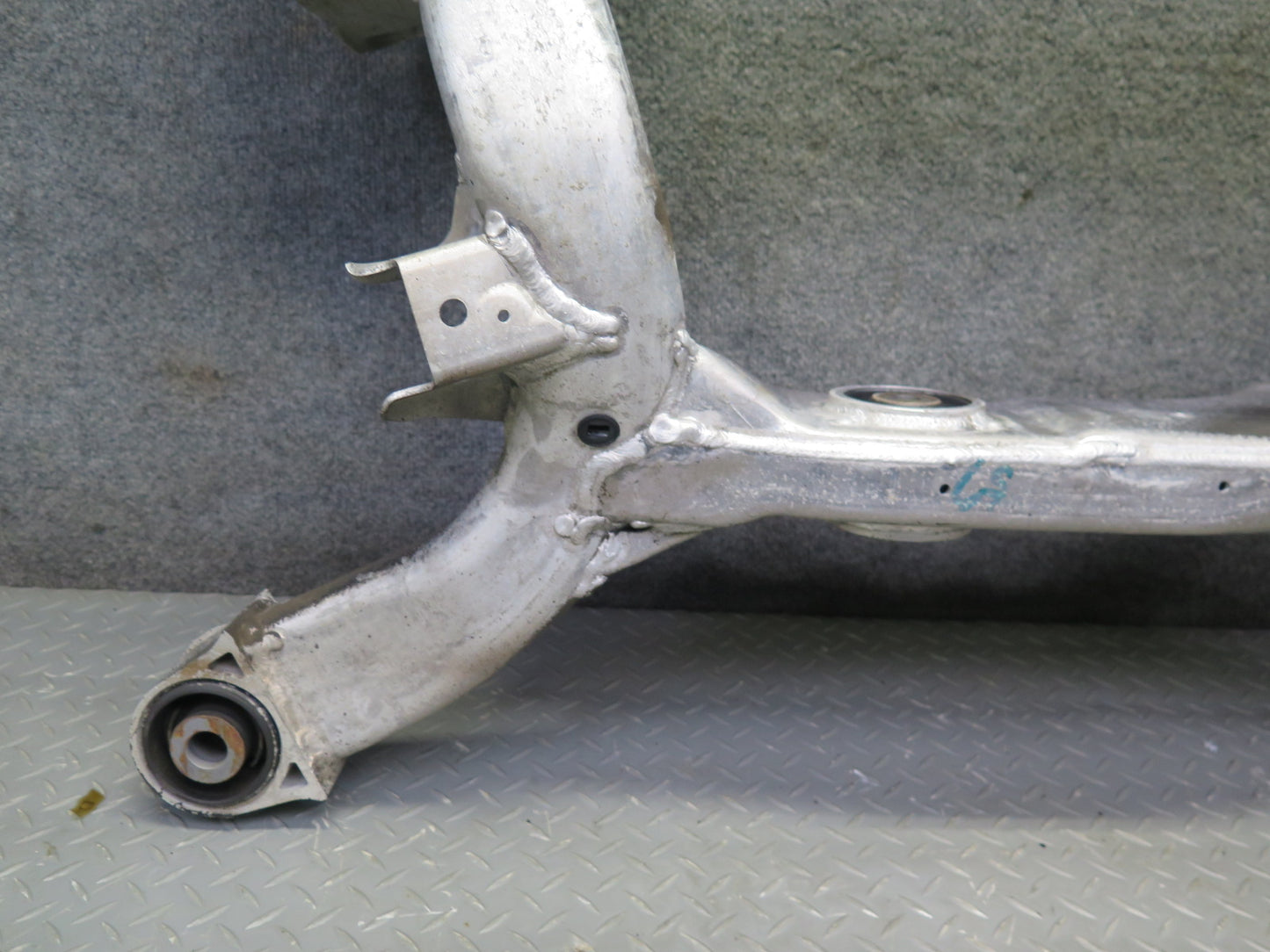 04-06 Nissan Z33 350Z Conv Rear Suspension Subframe Crossmember Carrier 68K OEM