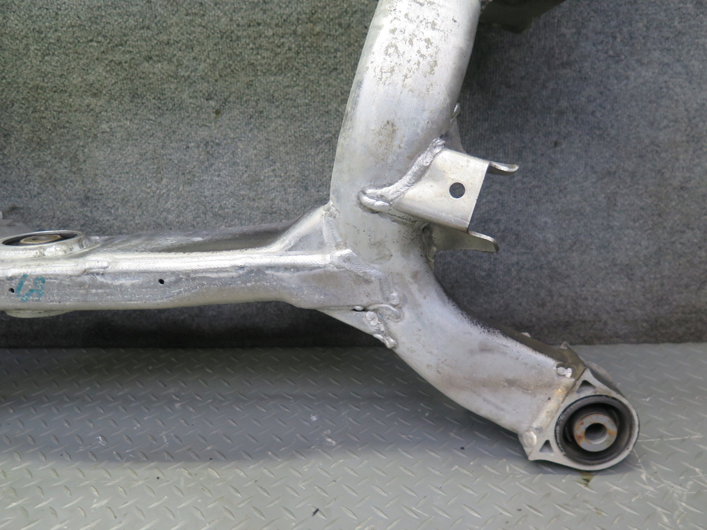 04-06 Nissan Z33 350Z Conv Rear Suspension Subframe Crossmember Carrier 68K OEM