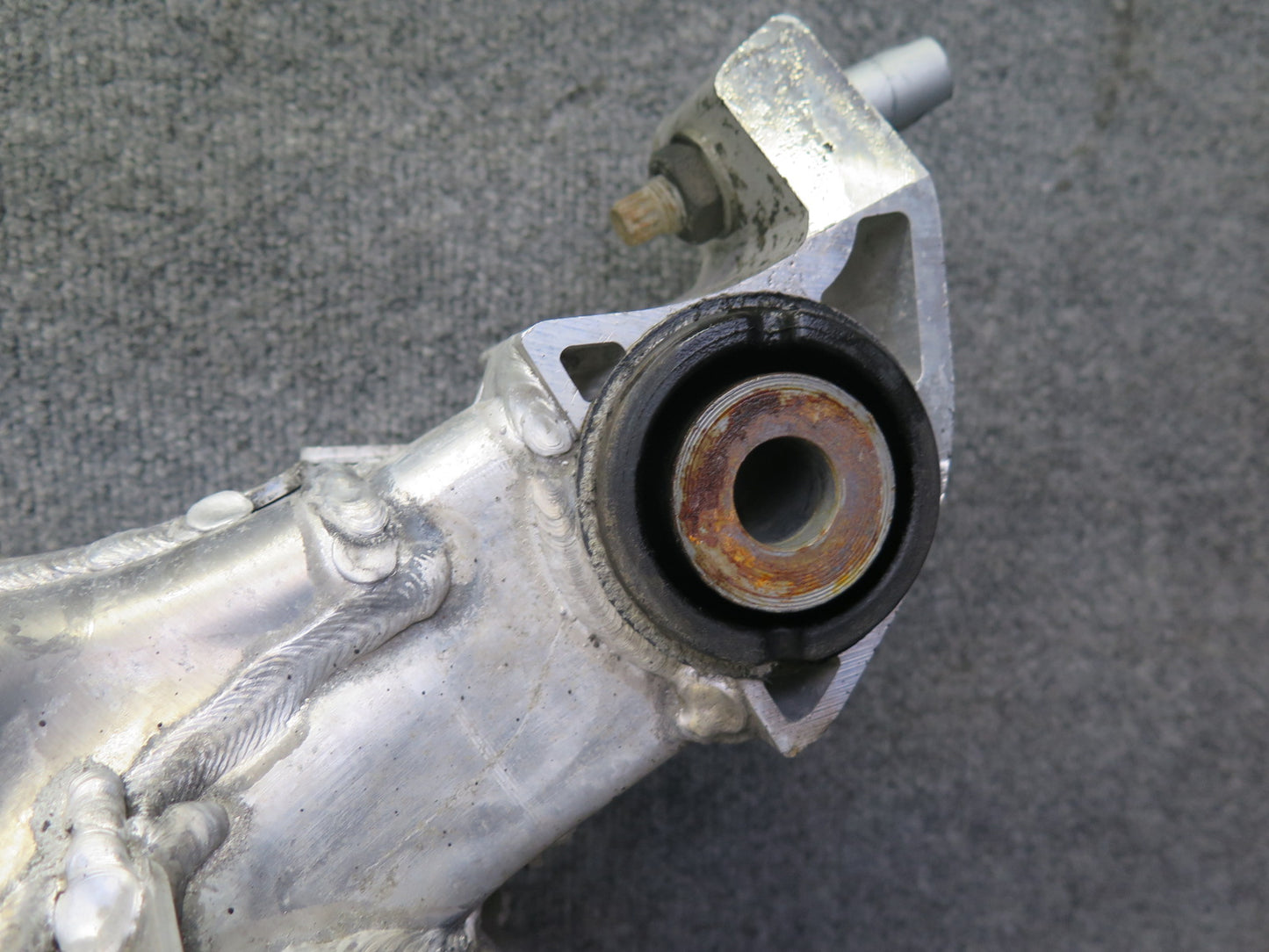 04-06 Nissan Z33 350Z Conv Rear Suspension Subframe Crossmember Carrier 68K OEM