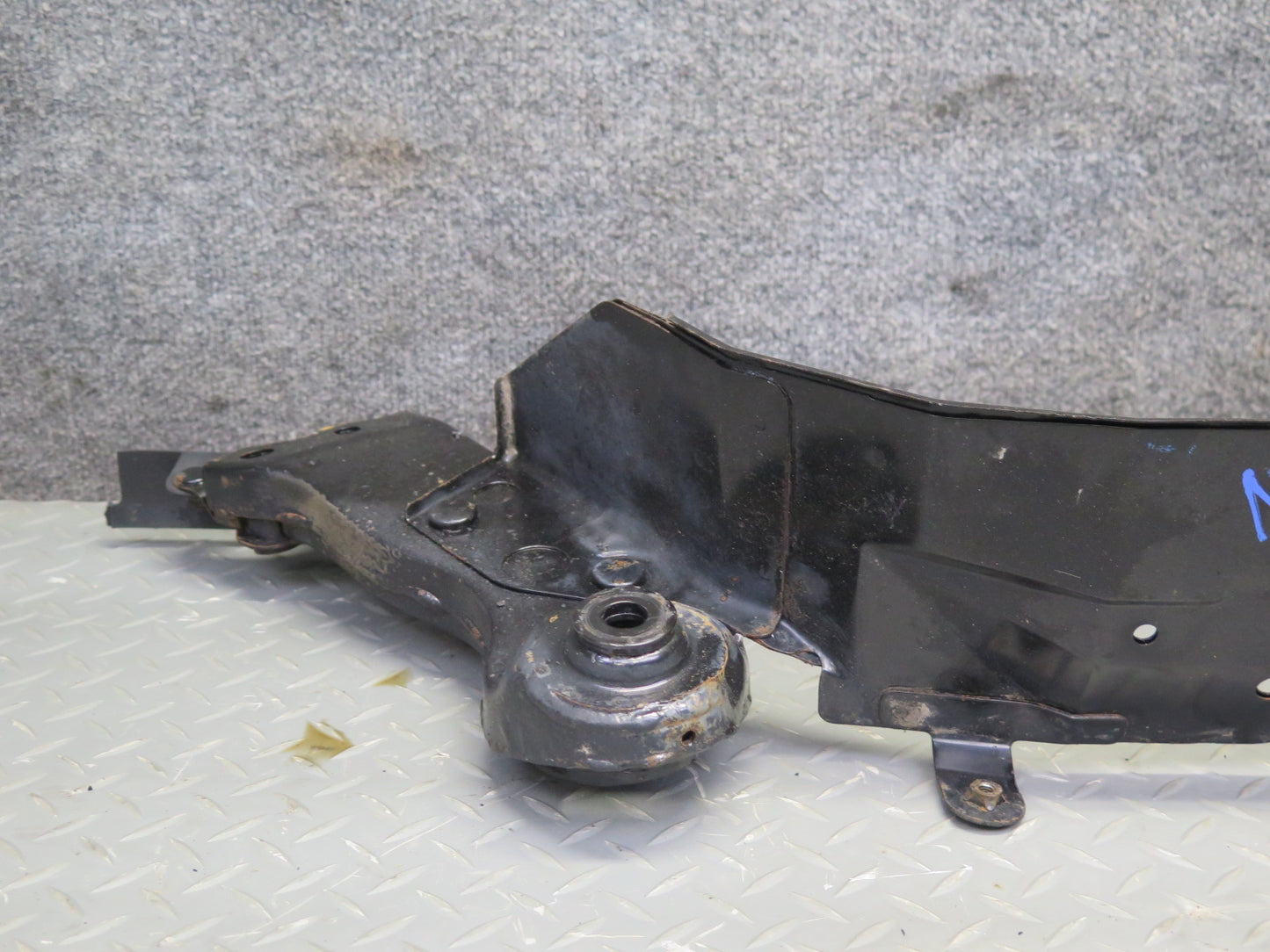 04-06 Nissan Z33 350Z Conv Rear Fuel Tank Crossmember Support Frame 68K Mile OEM