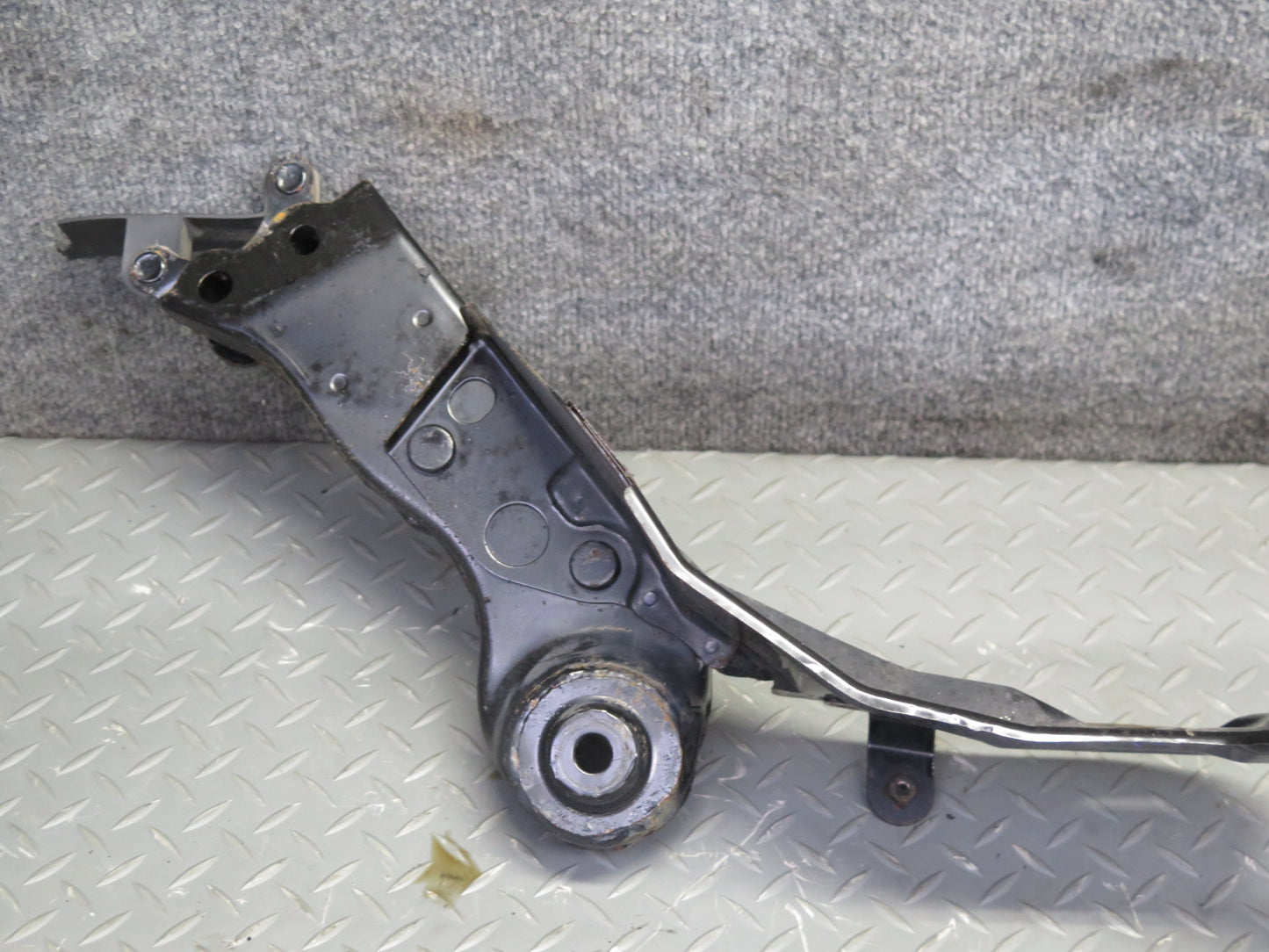 04-06 Nissan Z33 350Z Conv Rear Fuel Tank Crossmember Support Frame 68K Mile OEM