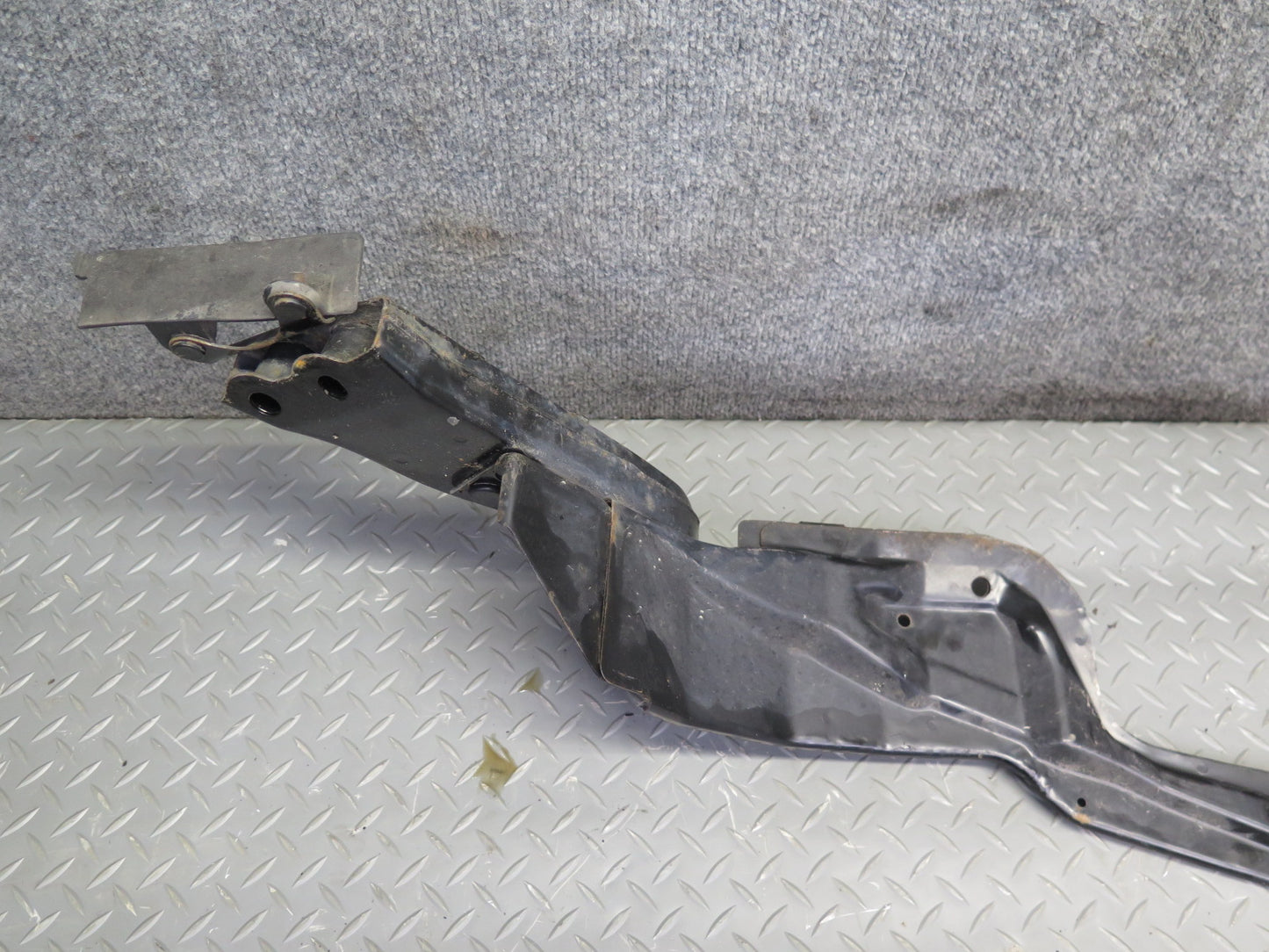 04-06 Nissan Z33 350Z Conv Rear Fuel Tank Crossmember Support Frame 68K Mile OEM