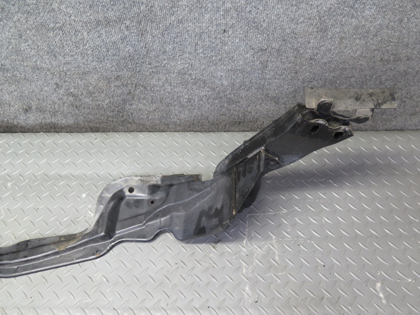 04-06 Nissan Z33 350Z Conv Rear Fuel Tank Crossmember Support Frame 68K Mile OEM