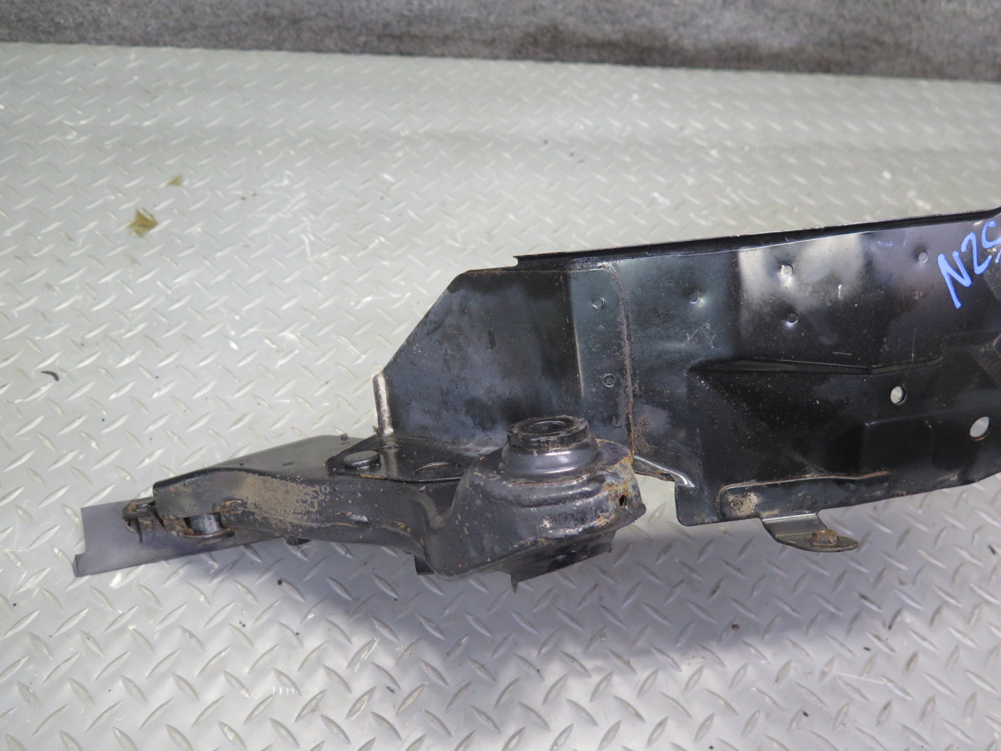 04-06 Nissan Z33 350Z Conv Rear Fuel Tank Crossmember Support Frame 68K Mile OEM