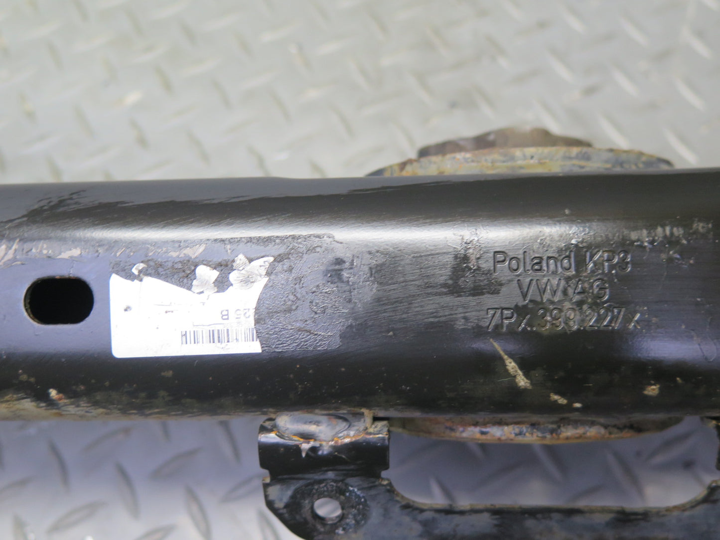 2011-2014 Porsche Cayenne 958 V8 Transmission Support Mount Bracket Carrier