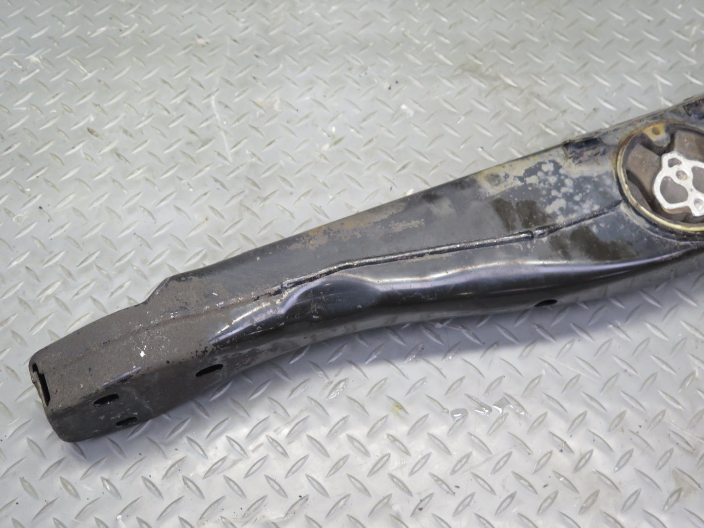 2011-2014 Porsche Cayenne 958 V8 Transmission Support Mount Bracket Carrier