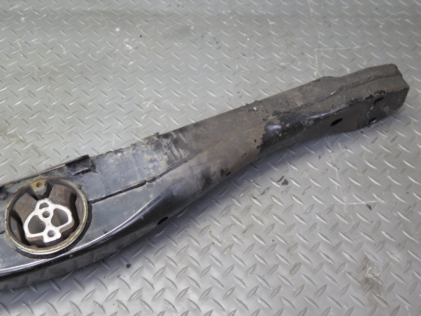 2011-2014 Porsche Cayenne 958 V8 Transmission Support Mount Bracket Carrier