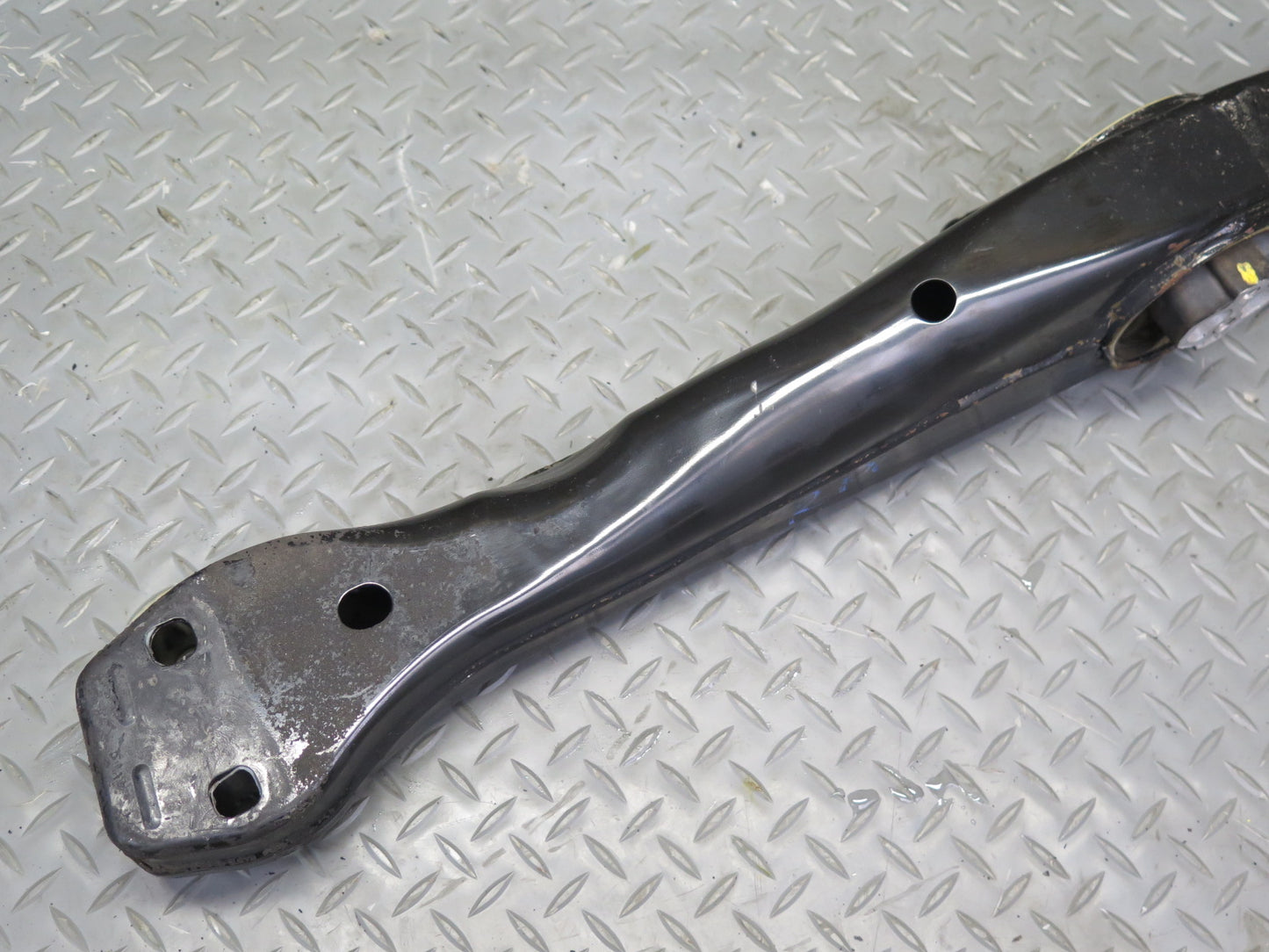 2011-2014 Porsche Cayenne 958 V8 Transmission Support Mount Bracket Carrier