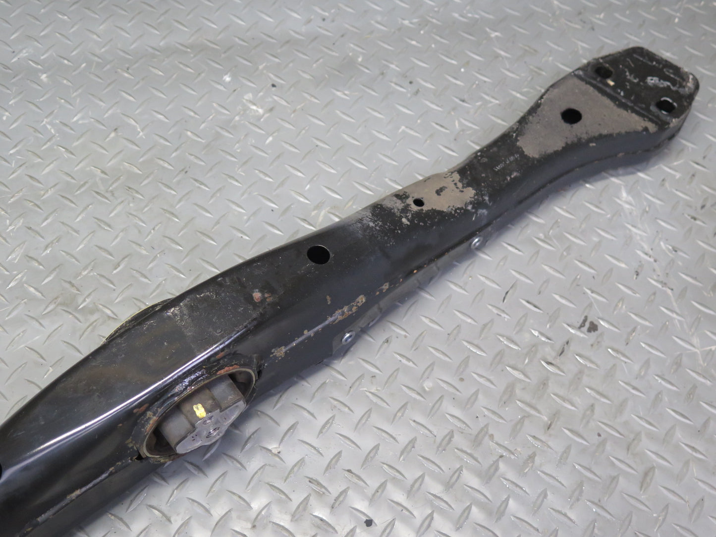 2011-2014 Porsche Cayenne 958 V8 Transmission Support Mount Bracket Carrier