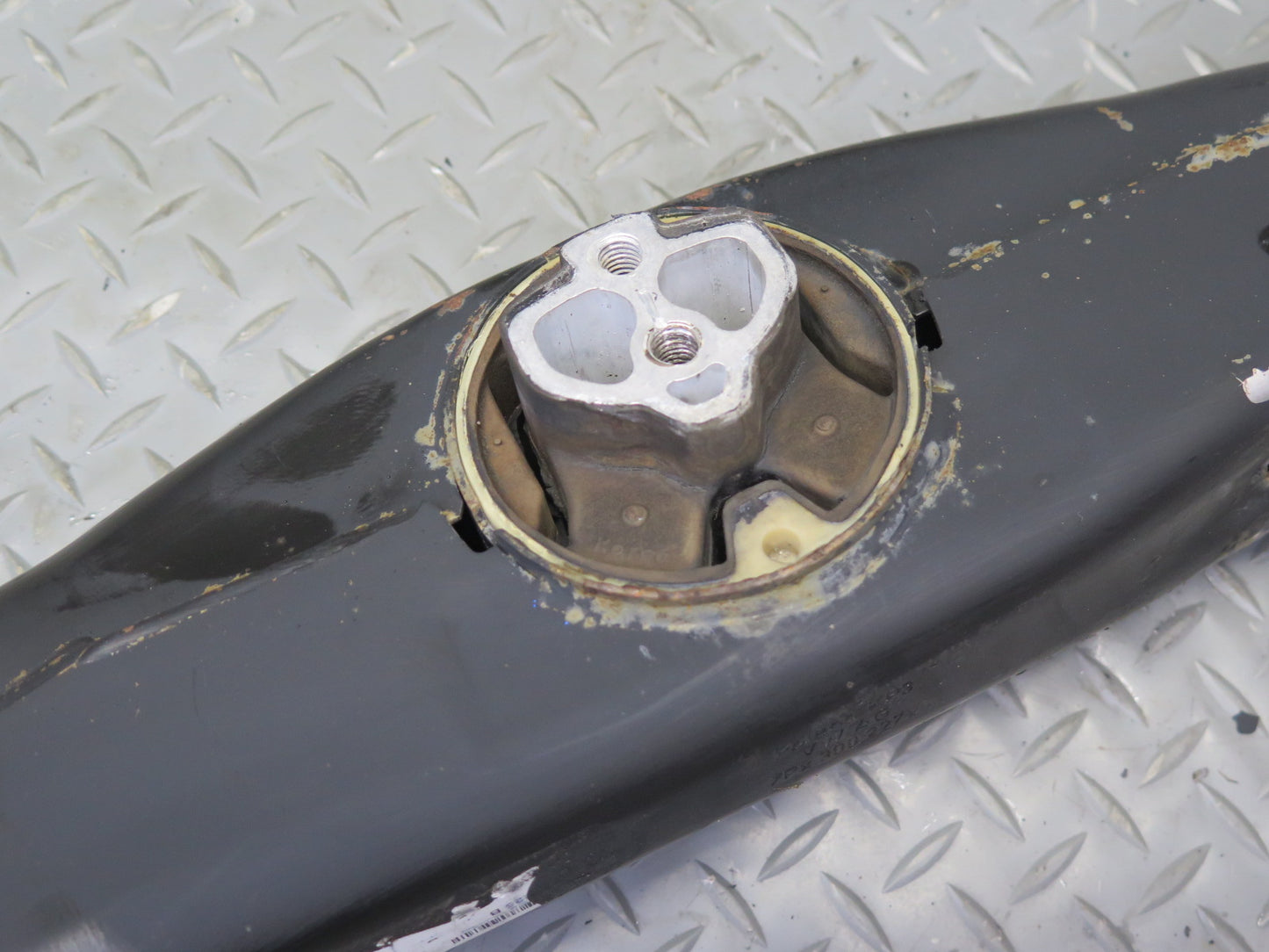 2011-2014 Porsche Cayenne 958 V8 Transmission Support Mount Bracket Carrier