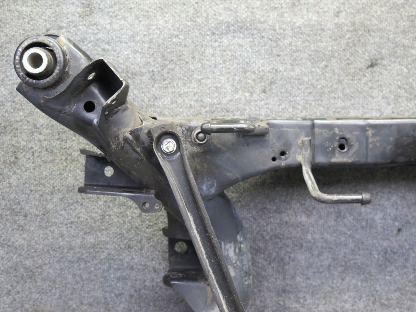 01-05 Lexus JCE10L IS300 Rear Suspension Crossmember Sub Frame Subframe OEM