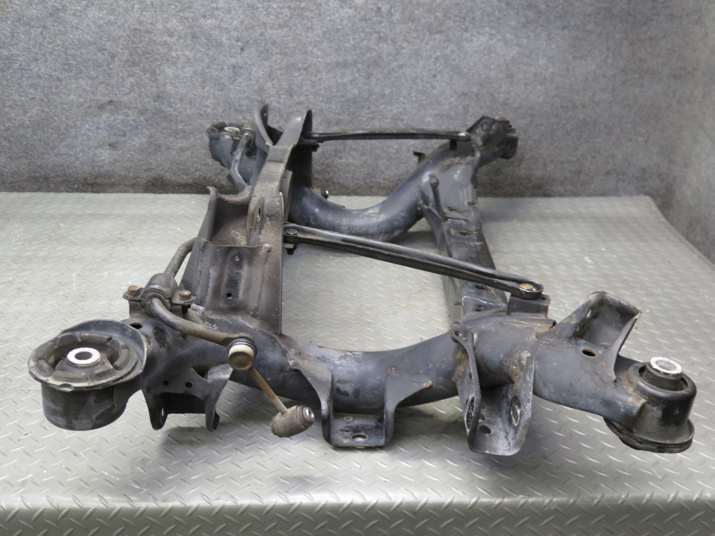 01-05 Lexus JCE10L IS300 Rear Suspension Crossmember Sub Frame Subframe OEM