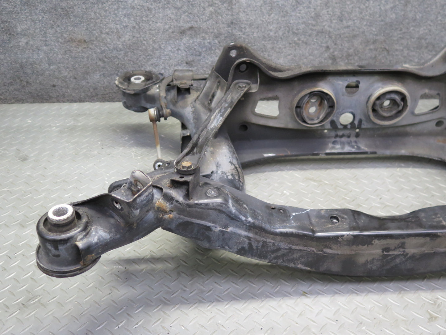 01-05 Lexus JCE10L IS300 Rear Suspension Crossmember Sub Frame Subframe OEM