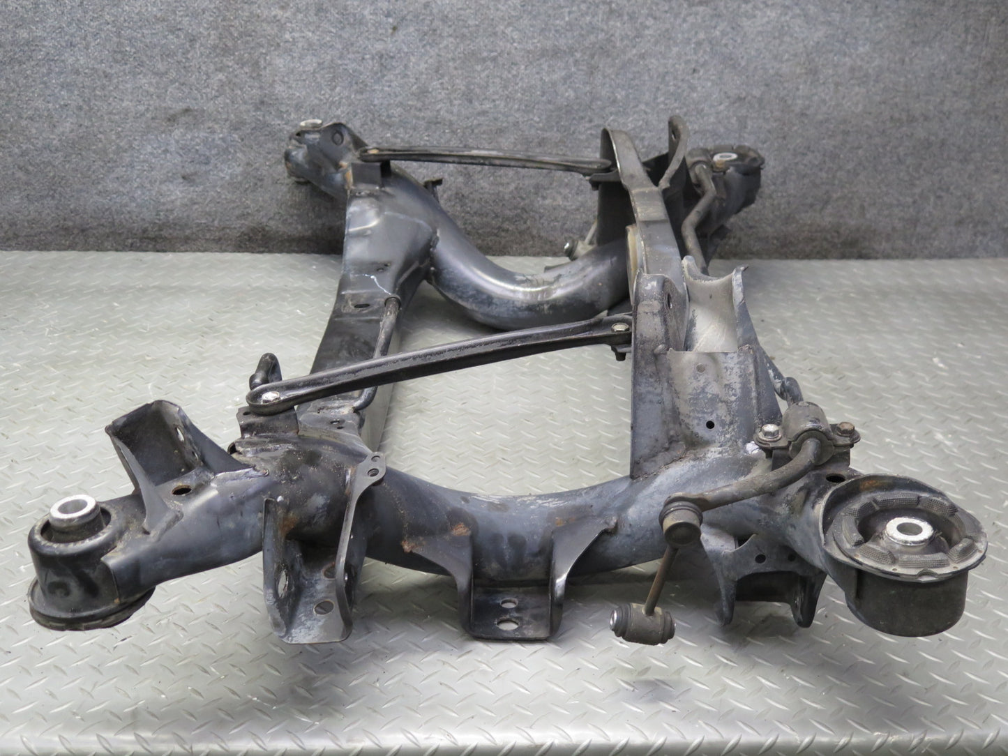 01-05 Lexus JCE10L IS300 Rear Suspension Crossmember Sub Frame Subframe OEM