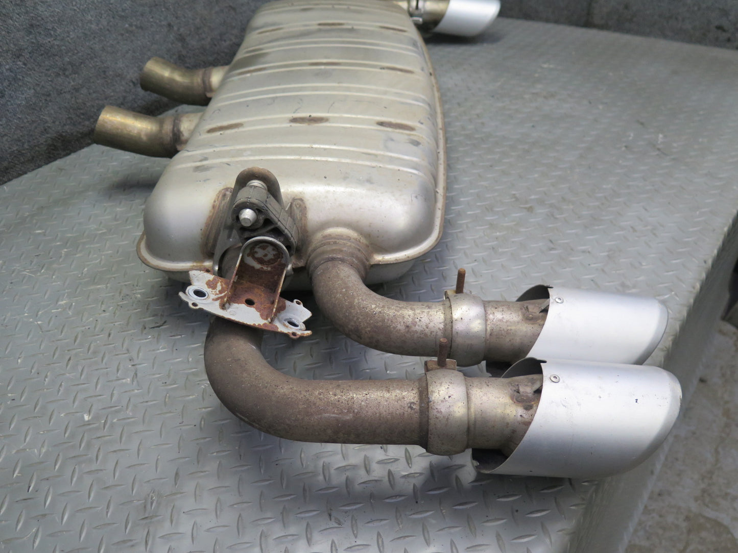 2011-2014 Porsche Cayenne 958 4.8L Turbo Rear Dual Exhaust Muffler W/ Tips 66K